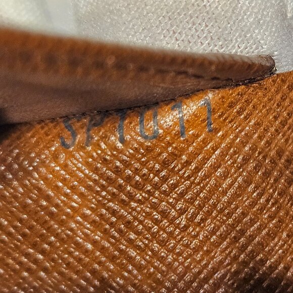 Louis Vuitton Monogram Trifold Passport Wallet - Picture 4 of 17